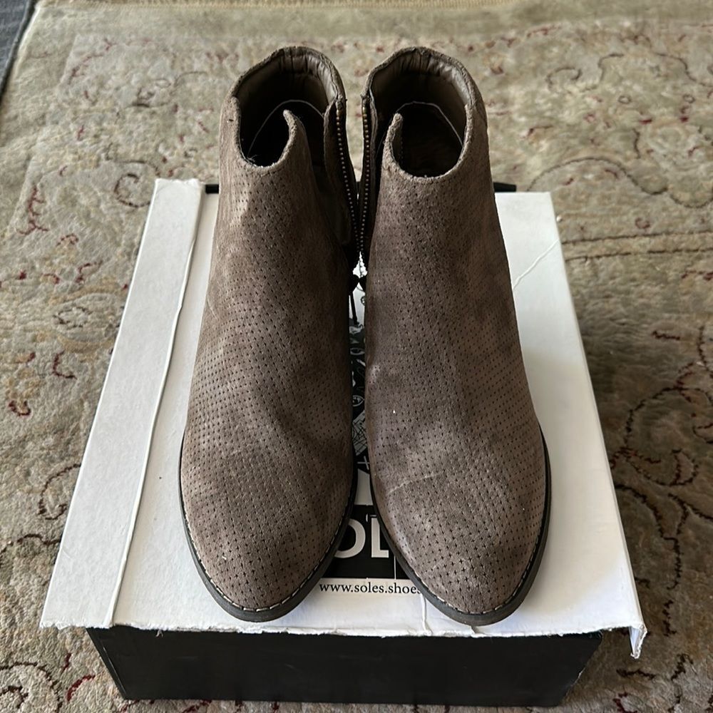 Soles 2 1/2” khaki leather booties